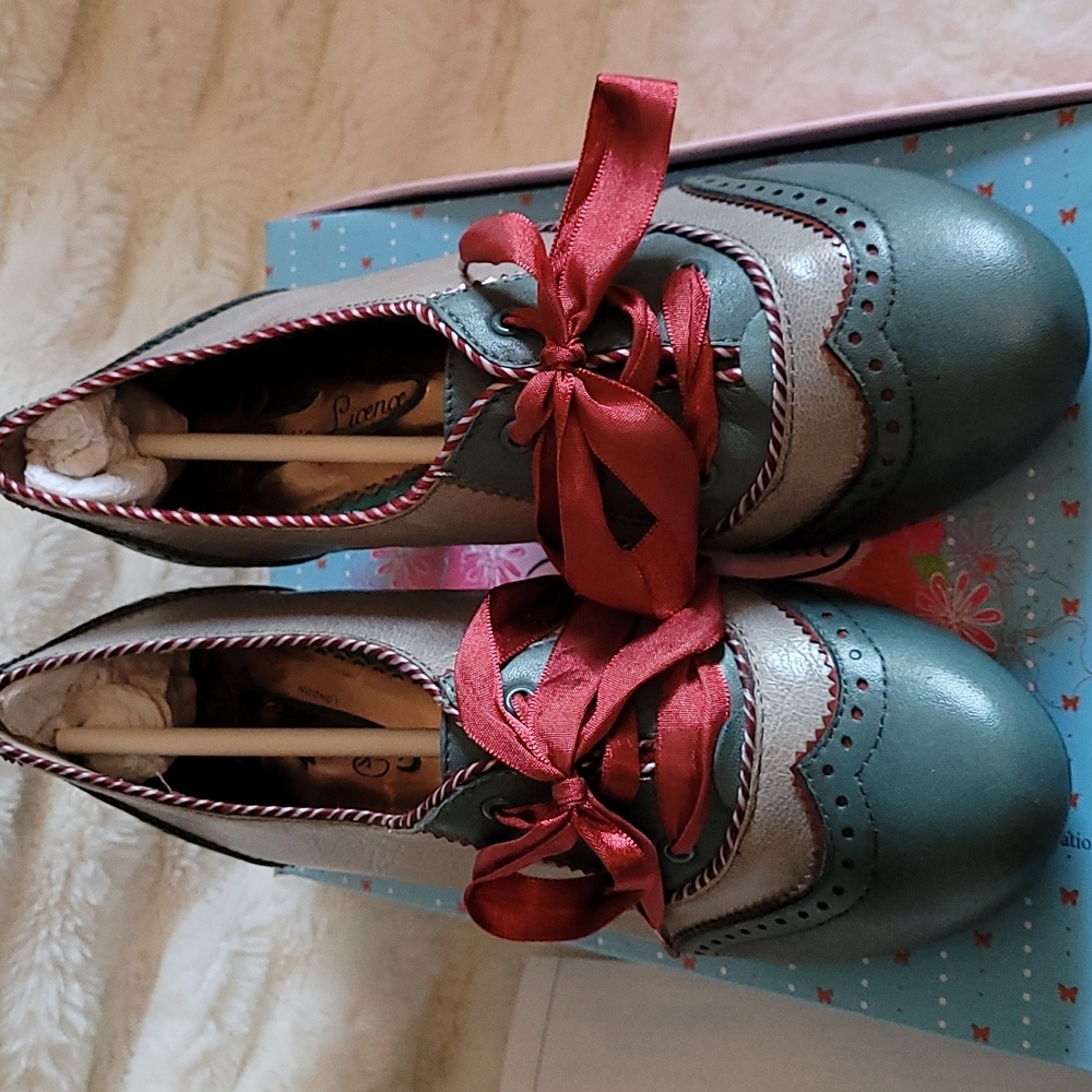 NIB Poetic License Schoolmate Red/Gray Heels 7.5